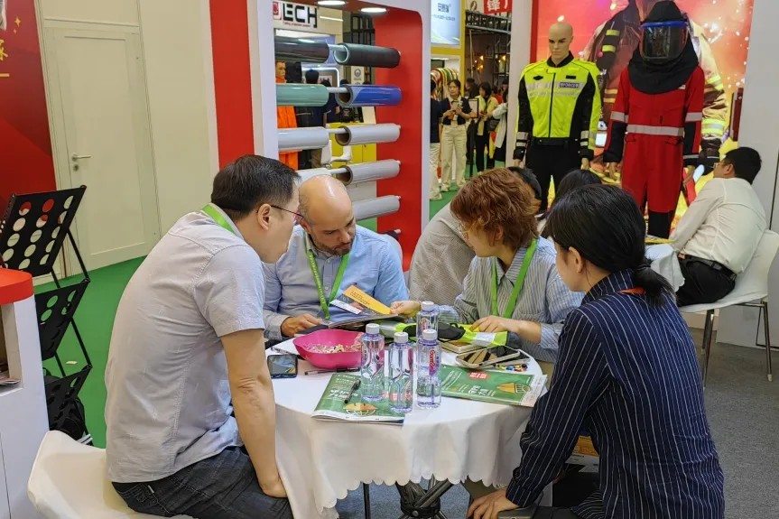 pg赏金女王(官方版)光学上海劳保展2